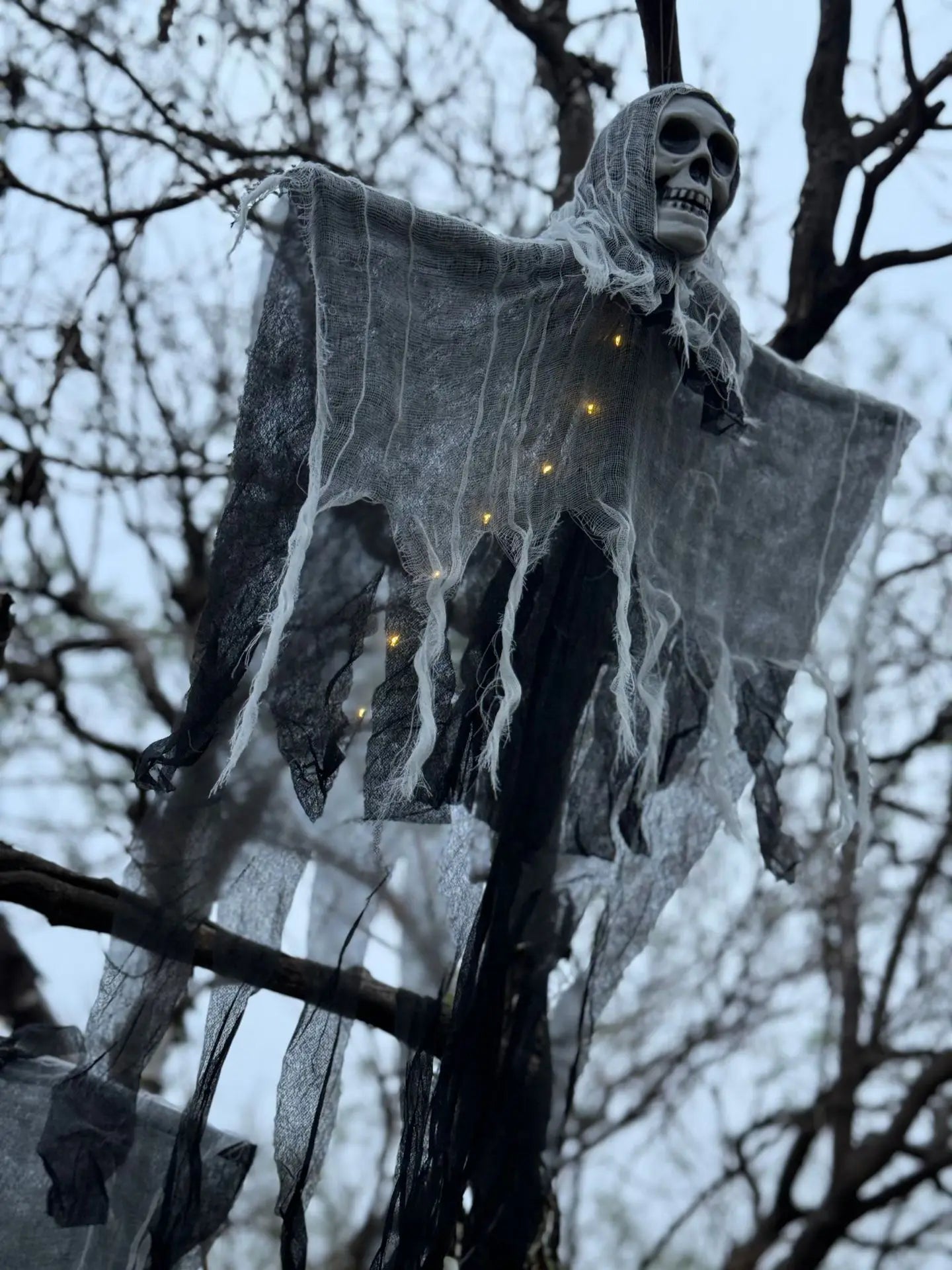 LED Hanging Ghost with Glowing Skull